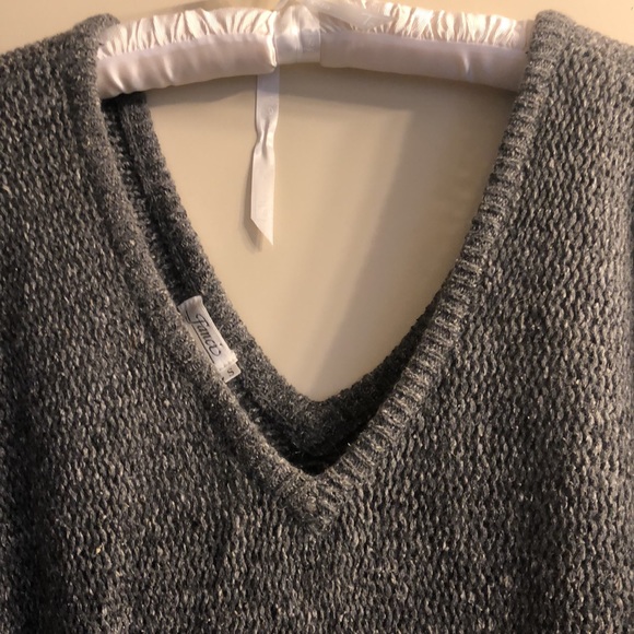 Fanci v neck sweater style top. Worn once. 35% silk,20% ramie,15%angora Like NEW - Picture 2 of 4